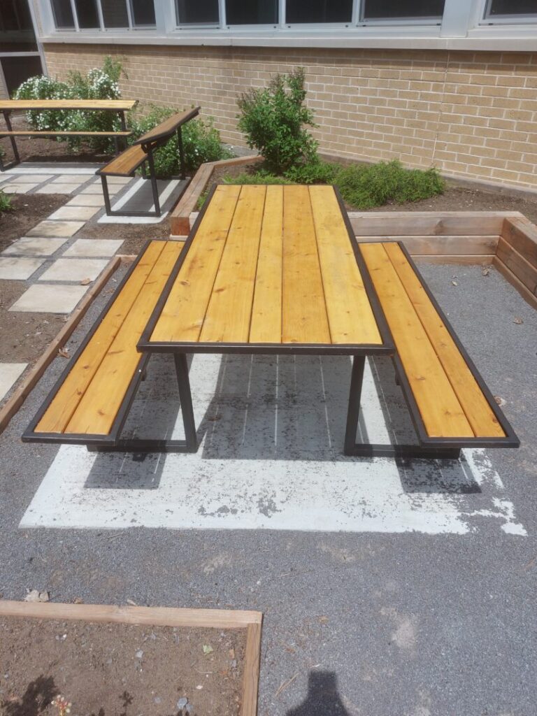 Exterieur Ecole des pionniers-C